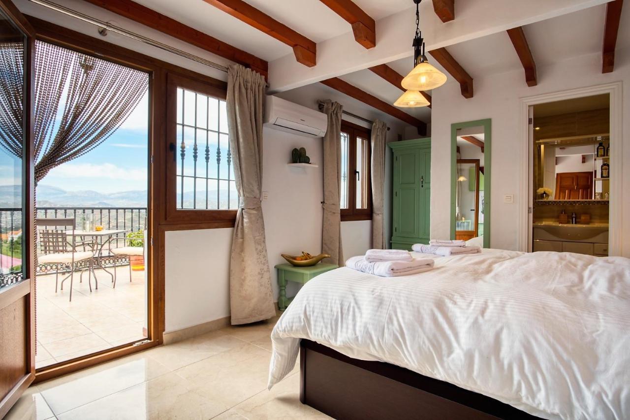 Casa Las Torres B&B Iznate Екстер'єр фото