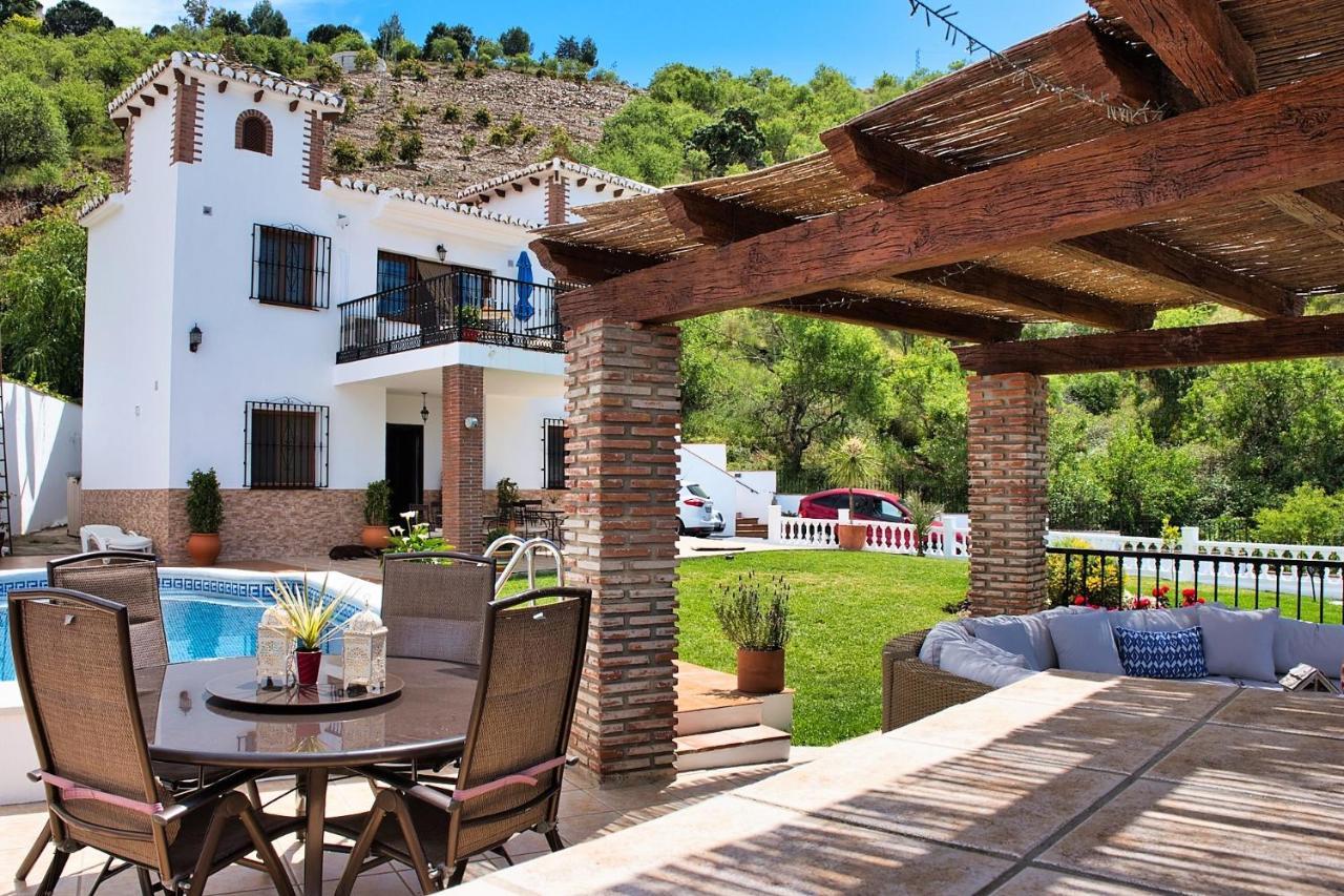 Casa Las Torres B&B Iznate Екстер'єр фото