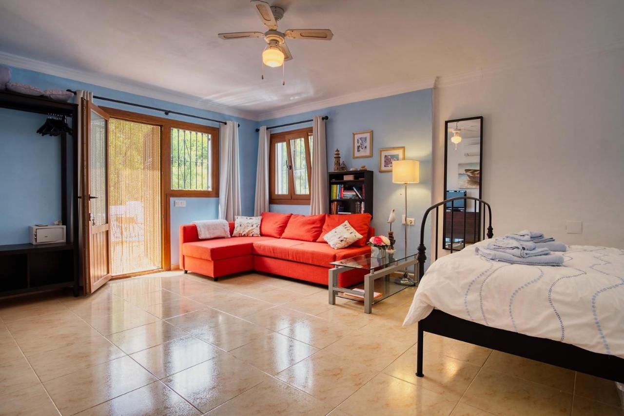 Casa Las Torres B&B Iznate Екстер'єр фото
